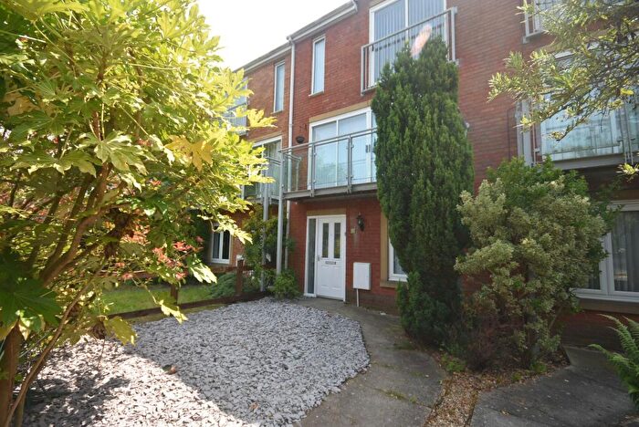 4 Bedroom Town House To Rent In Jackson Crescent, Hulme, Manchester., M15