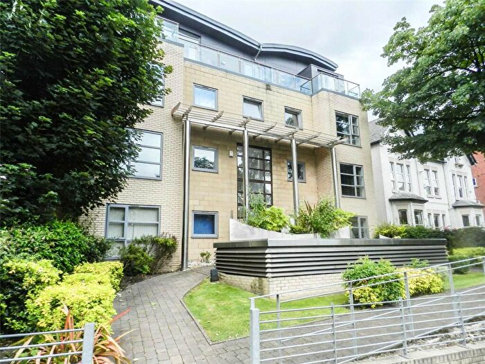 2 Bedroom Flat To Rent In Withington Point, - Wilmslow Road, Withington, Manchester, M20