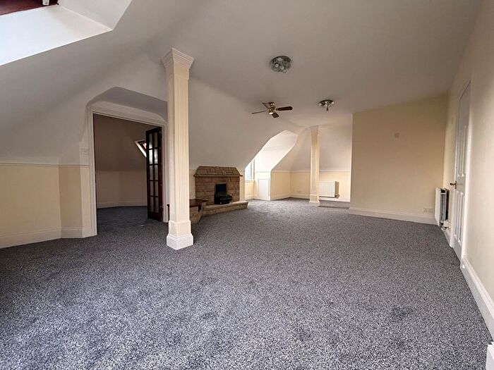 3 Bedroom Flat To Rent In Torquay, TQ1