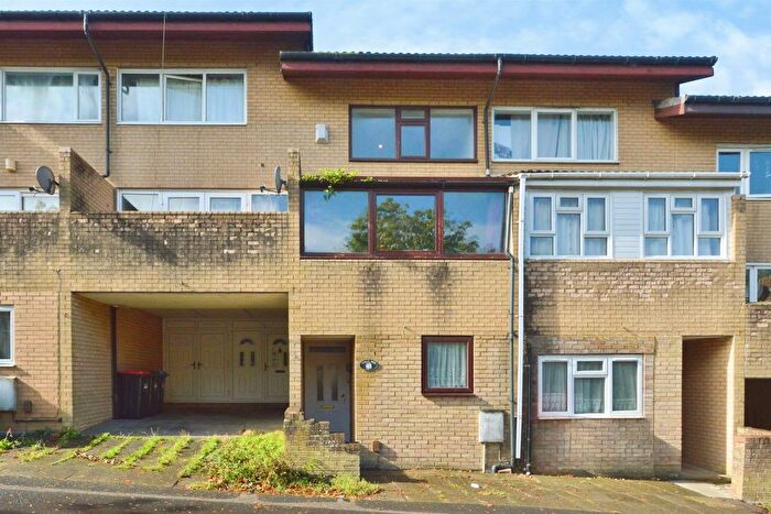 4 Bedroom Property For Sale In Stonecrop Place, Conniburrow, Milton Keynes, MK14