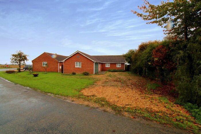 3 Bedroom Detached Bungalow For Sale In Water Gate, PE11