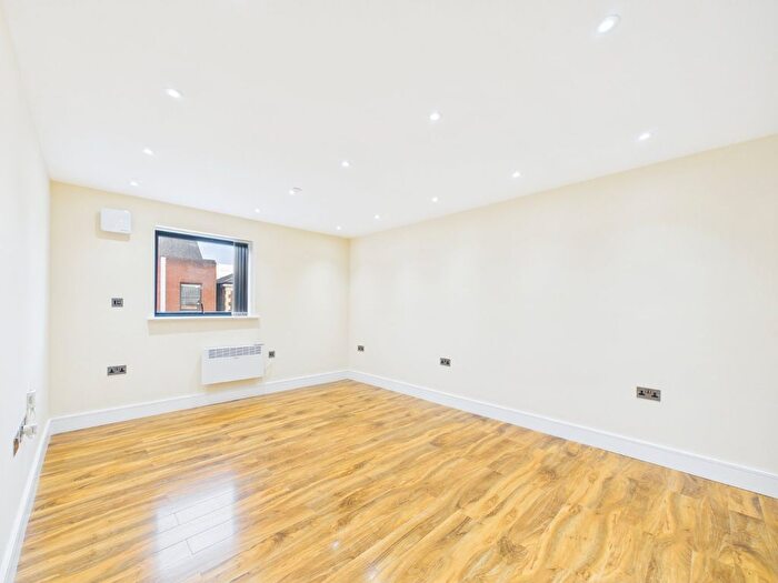 2 Bedroom Flat To Rent In Church Street, Slough, Berkshire, SL1