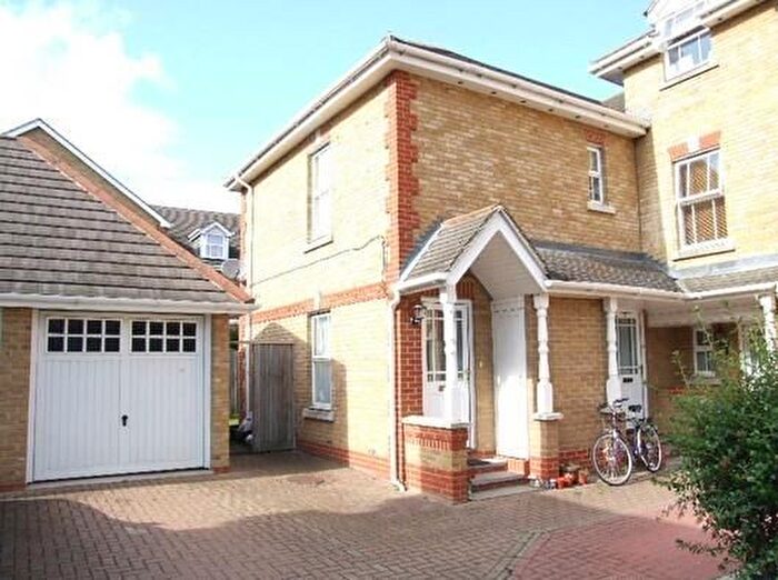 2 Bedroom Maisonette To Rent In Honnor Gardens, Isleworth, TW7