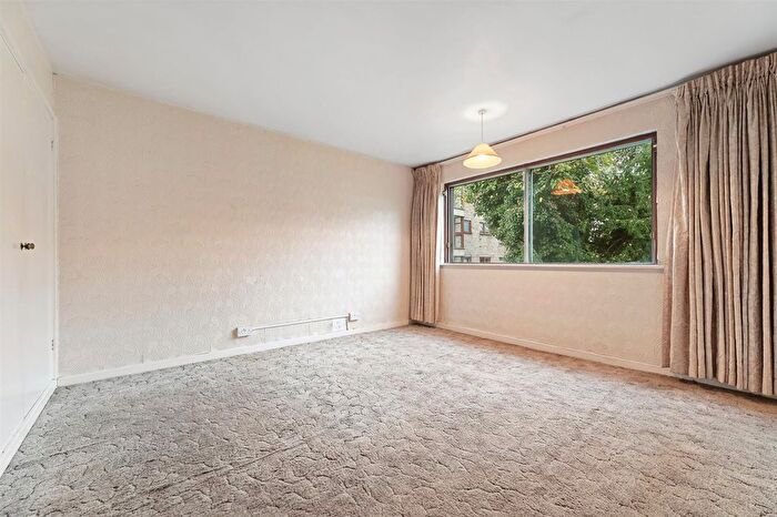 2 Bedroom Flat For Sale In Kent Avenue, London, W13