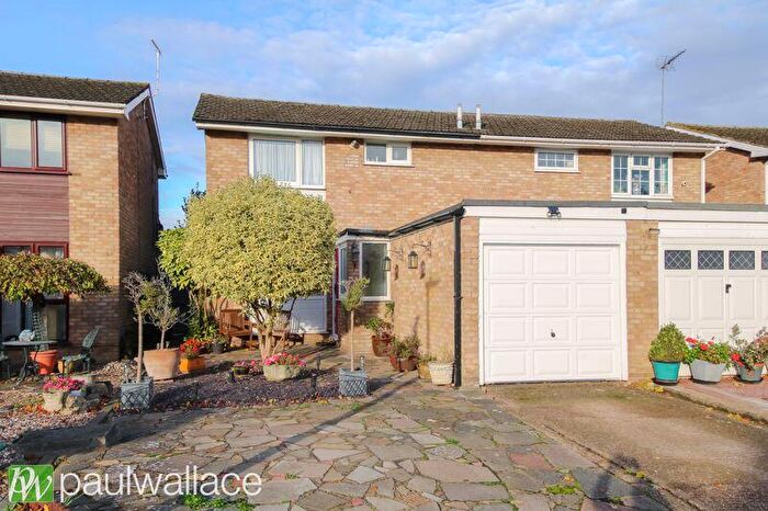 3 Bedroom Semi-Detached House For Sale In Lammasmead, Broxbourne, EN10