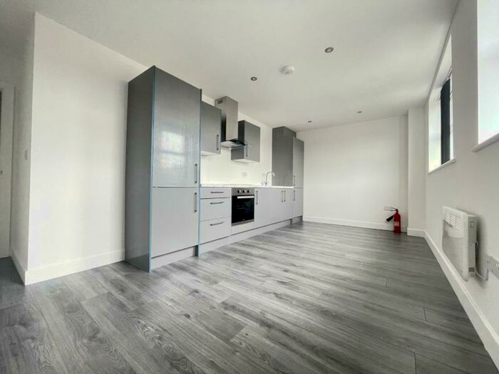1 Bedroom Flat To Rent In Last Few Remaining - Flats, LS8