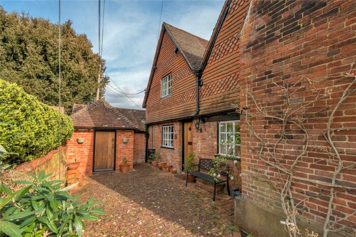 3 Bedroom End Of Terrace House For Sale In Dippenhall Street, Crondall, Farnham, Hampshire, GU10