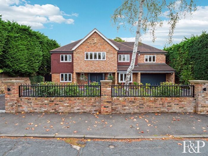 5 Bedroom Detached House For Sale In Howards Thicket, Gerrards Cross, SL9