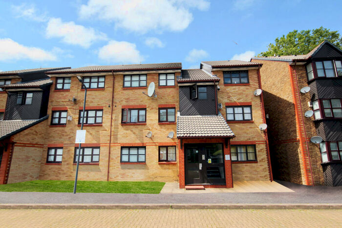 2 Bedroom Flat To Rent In Kestrel Close, London, NW10