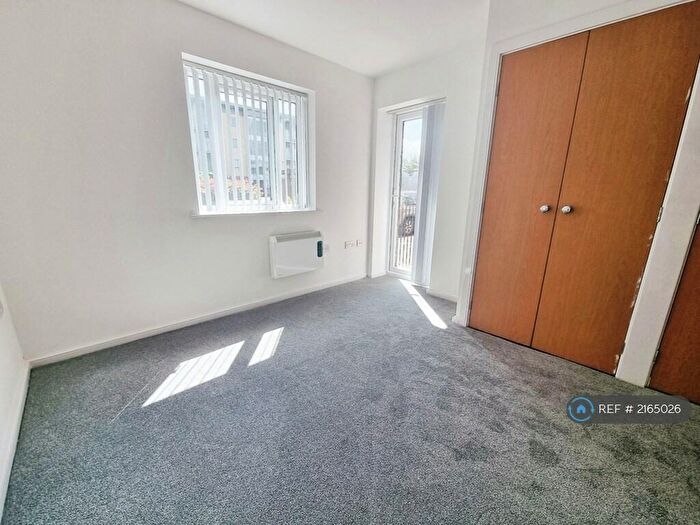 2 Bedroom Flat To Rent In Bolton Road, Blackburn, BB2