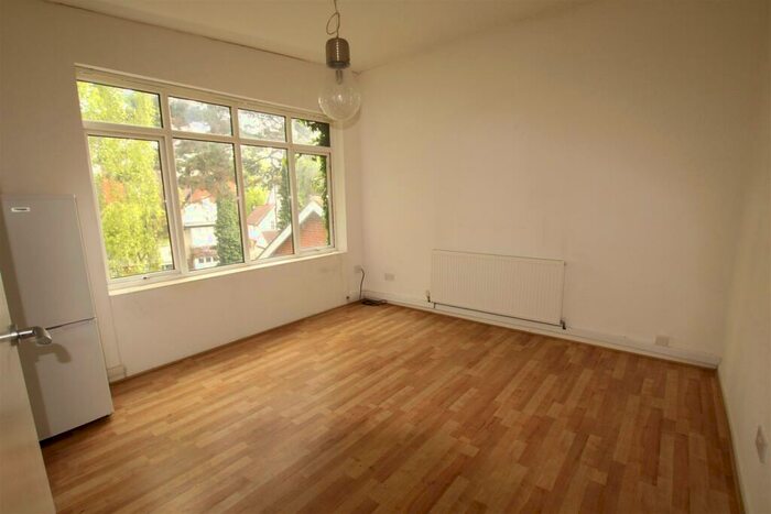 1 Bedroom Flat To Rent In Woodland Avenue, Stoneygate, Leicester, LE2