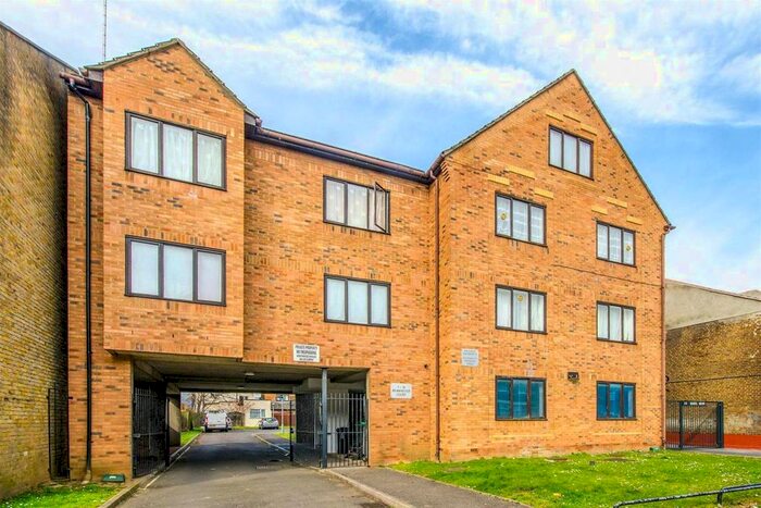 1 Bedroom Flat To Rent In South Grove, London, N15