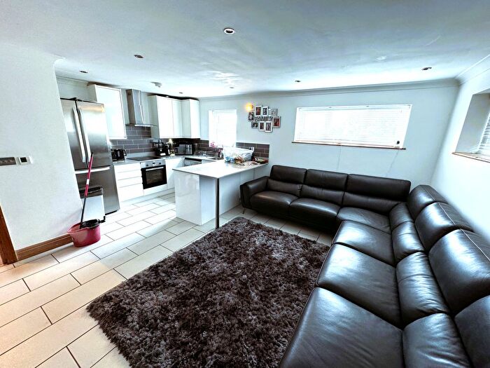 2 Bedroom Flat To Rent In Squirrels Heath Road, Romford, RM3
