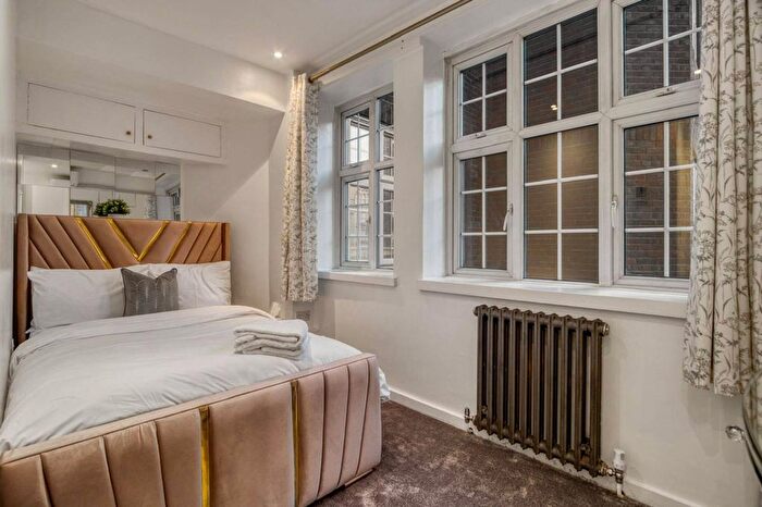 2 Bedroom Flat For Sale In Brompton Road, Knightsbridge, London, SW3