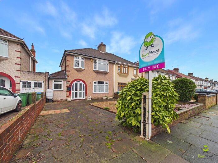 3 Bedroom Semi Detached House For Sale In Little Heath Road, Bexleyheath, Kent, DA7
