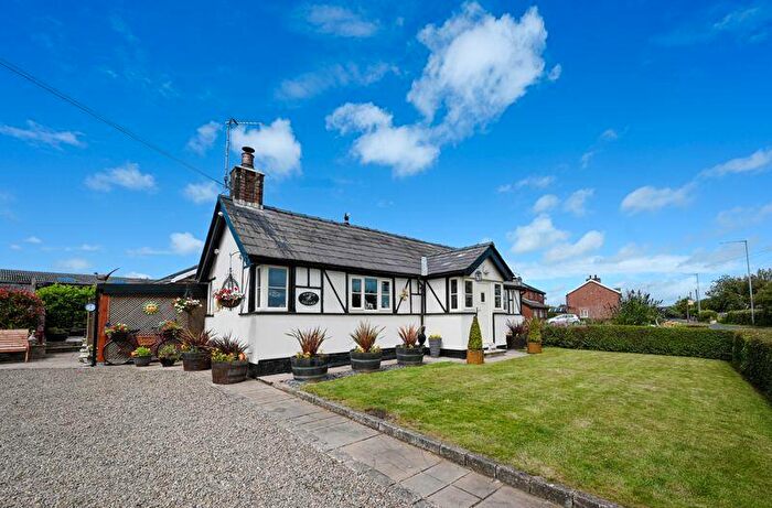 2 Bedroom Detached Bungalow For Sale In Moss Lane, Burscough, L40