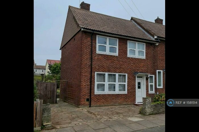 3 Bedroom Semi-Detached House To Rent In Dursley Road, London, SE3