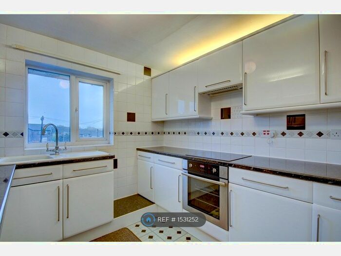 1 Bedroom Flat To Rent In Snowden Crescent, Leeds, LS13