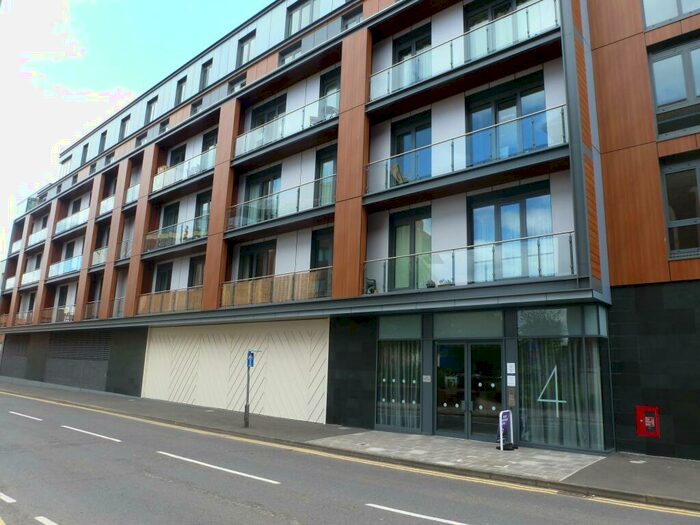 2 Bedroom Apartment To Rent In Queensway, Redhill, RH1