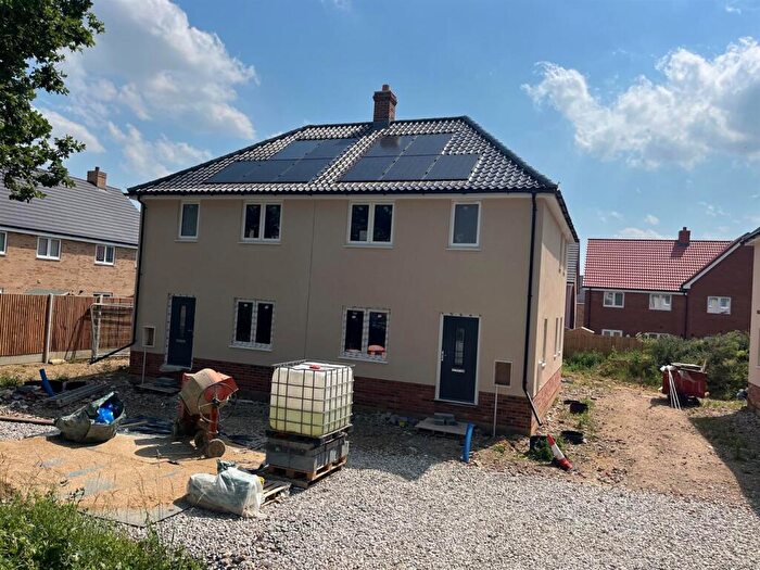 3 Bedroom House For Sale In Rowden Way, Roydon, Diss, IP22