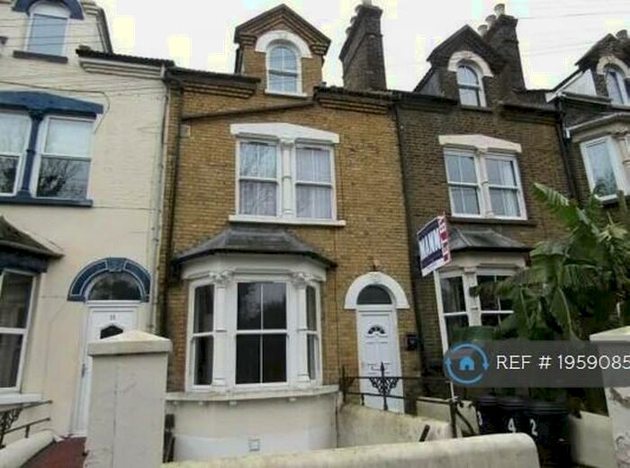 1 Bedroom Flat To Rent In Chatham, Chatham, ME4