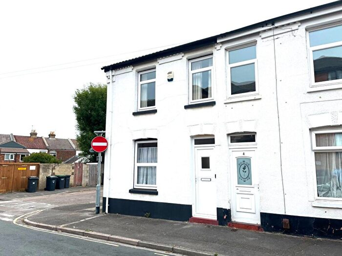 3 Bedroom End Of Terrace House To Rent In Inverness Road, Gosport, PO12