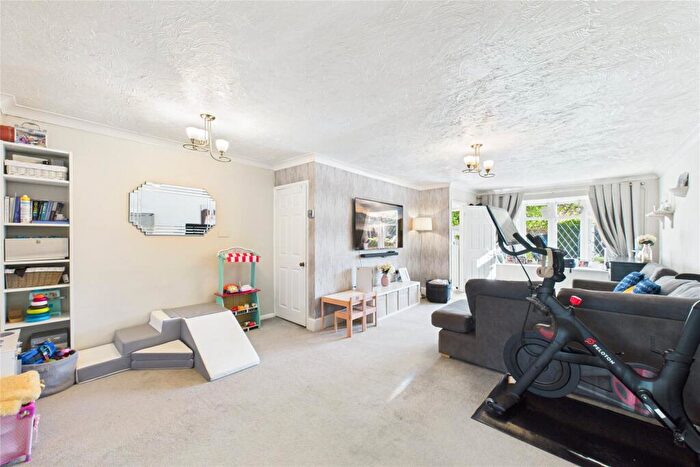 3 Bedroom End Of Terrace House For Sale In Harlech Road, Blackwater, Camberley, Hampshire, GU17