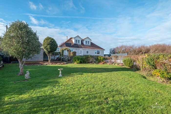 4 Bedroom Detached Bungalow For Sale In Newport Road, Niton, PO38