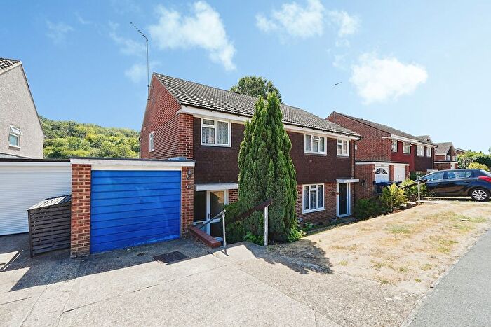 3 Bedroom Semi Detached House For Sale In Wagtail Gardens, South Croydon, CR2