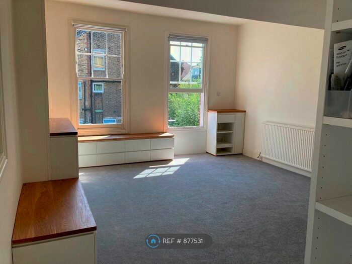 2 Bedroom Maisonette To Rent In East Bank, London, N16