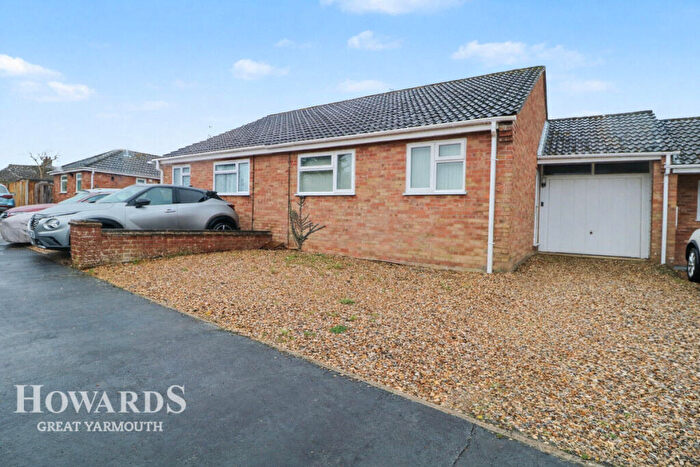 3 Bedroom Bungalow For Sale In Post Office Close, Lingwood, NR13