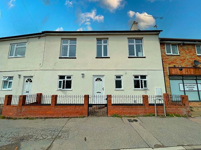 2 Bedroom Maisonette For Sale In Station Road, West Horndon, CM13