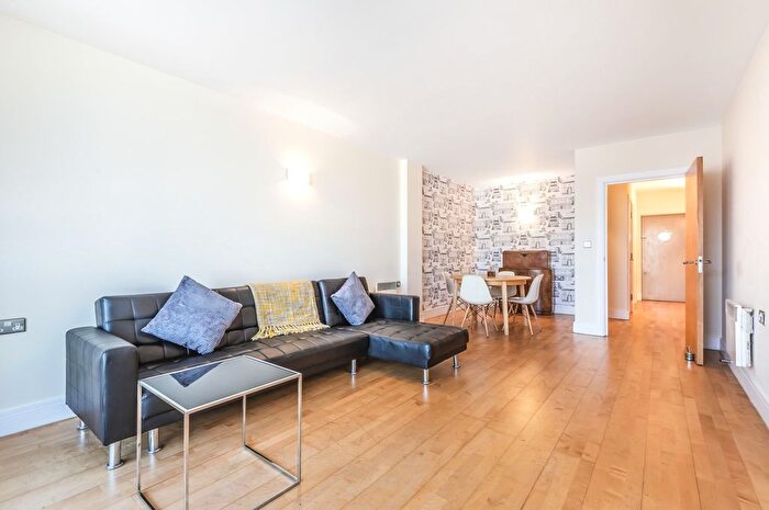 2 Bedroom Flat To Rent In Cedar Court, Royal Oak Yard, SE1