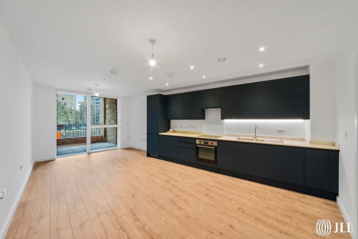 2 Bedroom Flat To Rent In Munton Road, London, SE17