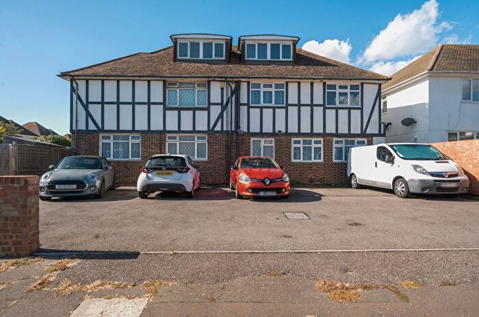 2 Bedroom Flat To Rent In Anscombe Close, Worthing, West Sussex, BN11