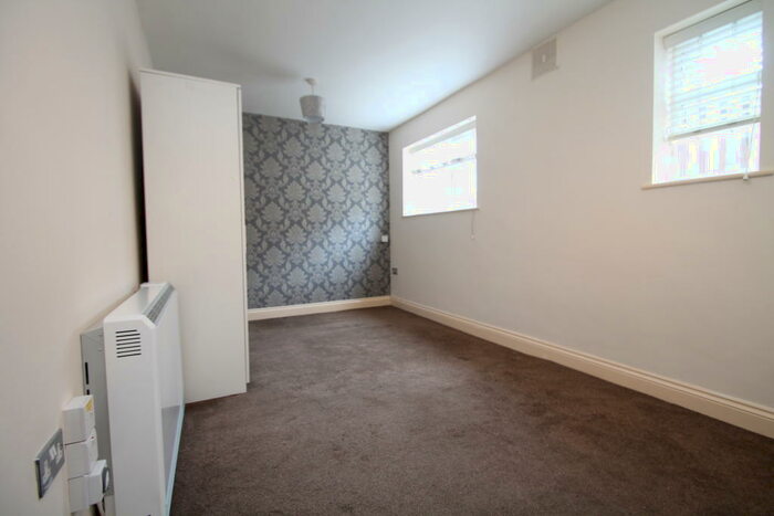 Flat To Rent In Croydon Road, Beckenham, BR3