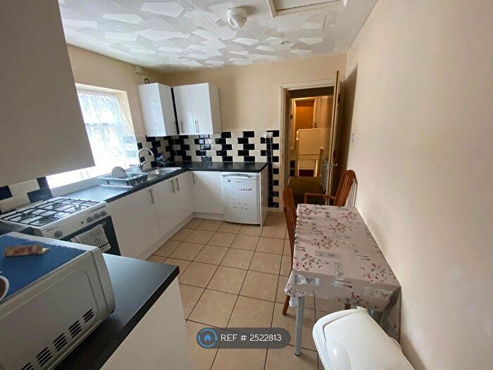 3 Bedroom Flat To Rent In Derby Road, Southampton, SO14