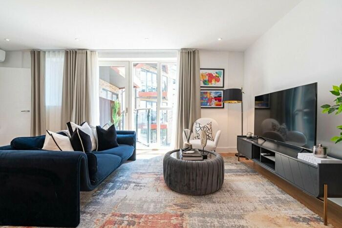 3 Bedroom Flat To Rent In Tollgate Gardens, London, NW6