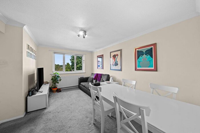 1 Bedroom Flat For Sale In Cornmow Drive, NW10