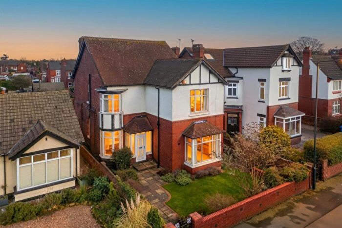 5 Bedroom Detached House For Sale In Axholme Road, Doncaster, South Yorkshire, DN2