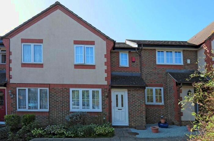 2 Bedroom Property To Rent In Ryan Close, Ruislip Manor, Ruislip, HA4
