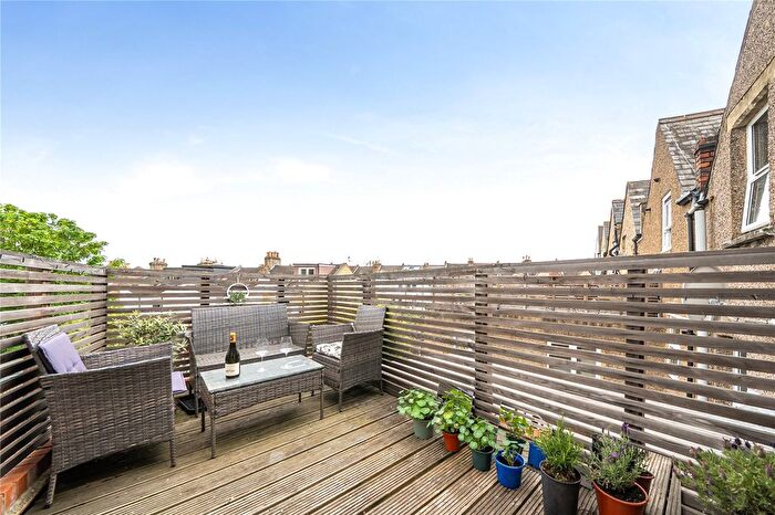 4 Bedroom Flat For Sale In Champion Crescent, Sydenham, London, SE26
