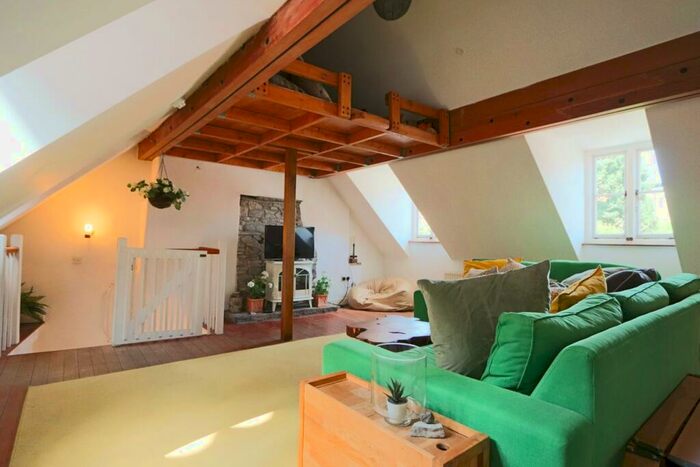 3 Bedroom House To Rent In Christmas Steps, Bristol, BS1