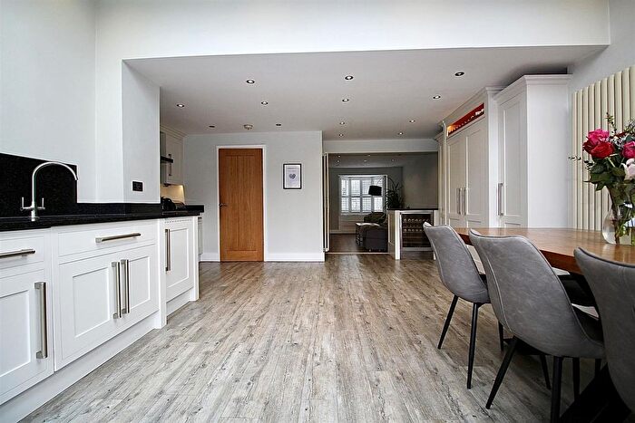 4 Bedroom Semi-Detached House To Rent In Lucern Close, Hammond Street, Cheshunt, Waltham Cross, EN7