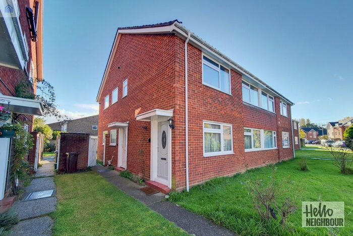 2 Bedroom Maisonette To Rent In Roakes Avenue, Addlestone KT15