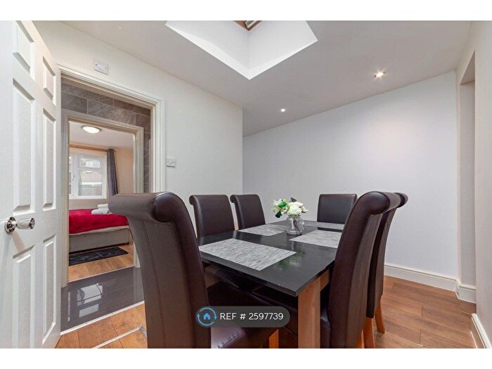 3 Bedroom Semi-Detached House To Rent In Thamesmead, Thamesmead, SE28
