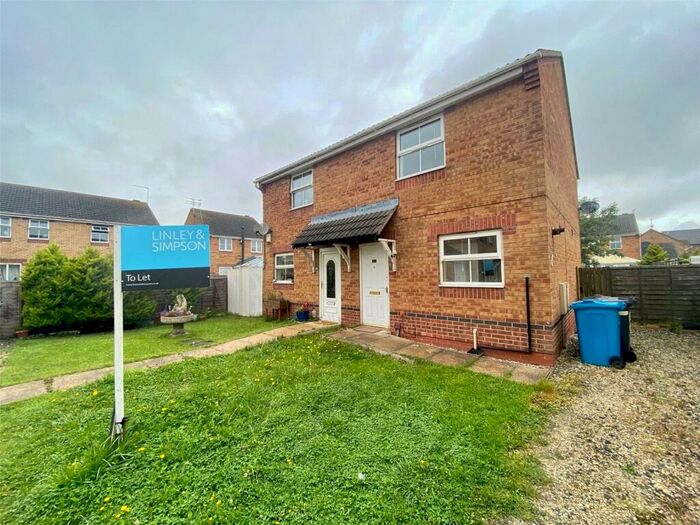 2 Bedroom Semi-Detached House To Rent In Blackhall Close, Kingswood, Hull, East Yorkshire, HU7