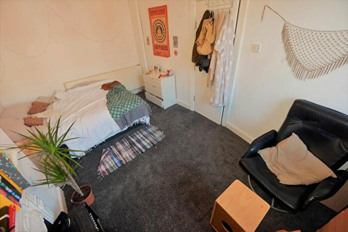5 Bedroom House To Rent In Hessle Terrace, LS6