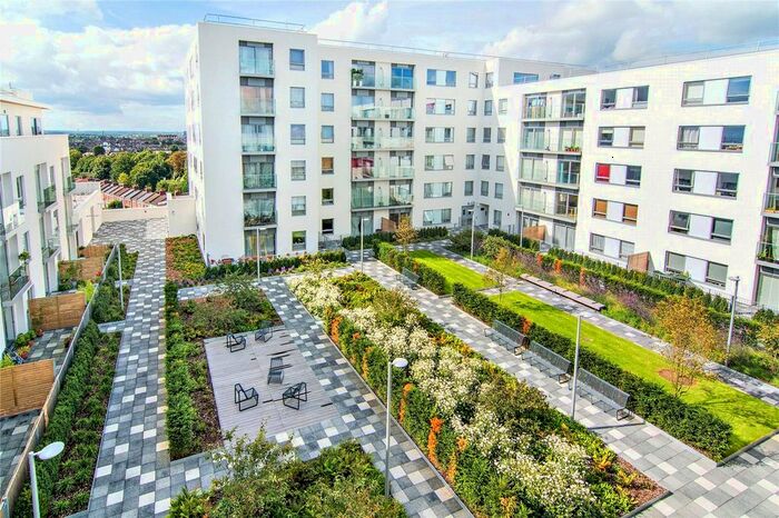 1 Bedroom Flat To Rent In Streatham High Road, Streatham, London, SW16