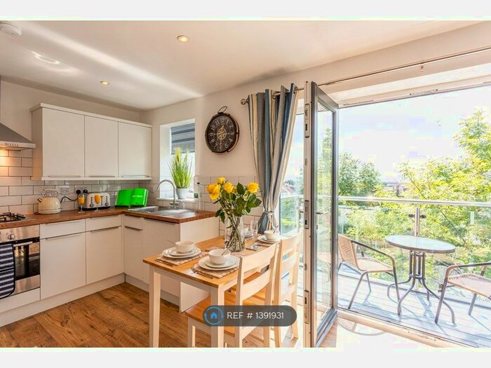 2 Bedroom Flat To Rent In Ambleside Drive, Southend-On-Sea, SS1